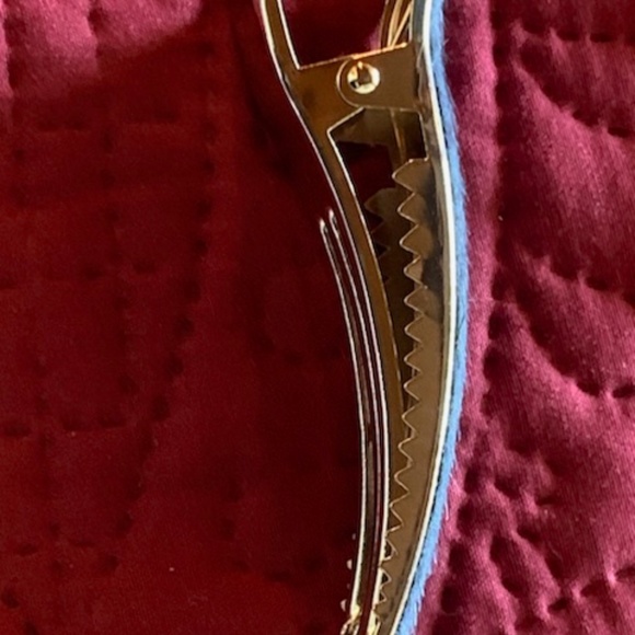 New Faux fur hair clip, blue , new silver, beautiful - Picture 3 of 5